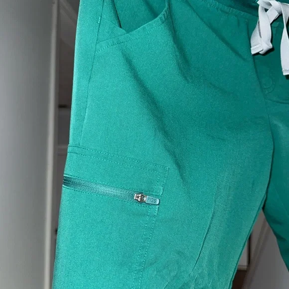 High Waisted Zamora Jogger Scrub Pants,Hunter green , size S - Picture 3 of 8